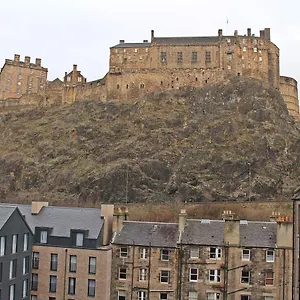 Cosy Castle Edinburgh