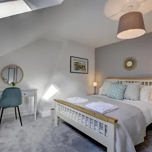 Beyond The Harbour Holiday home